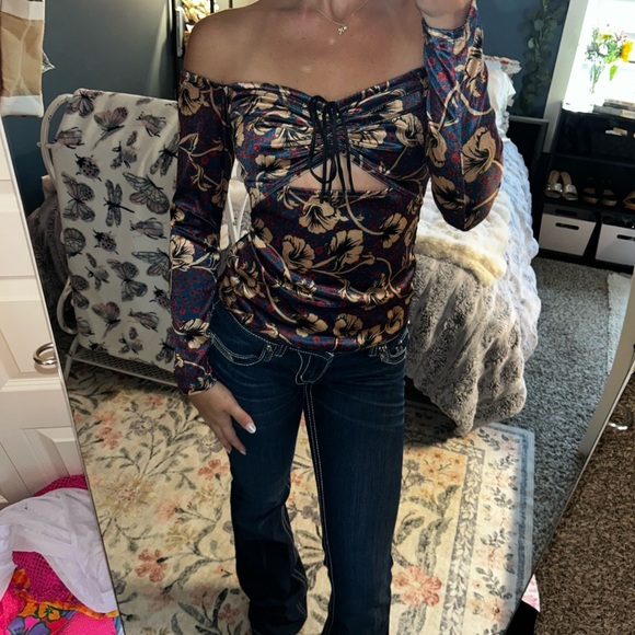 Bebe velvet Off-Shoulder Blouse - Picture 1 of 5